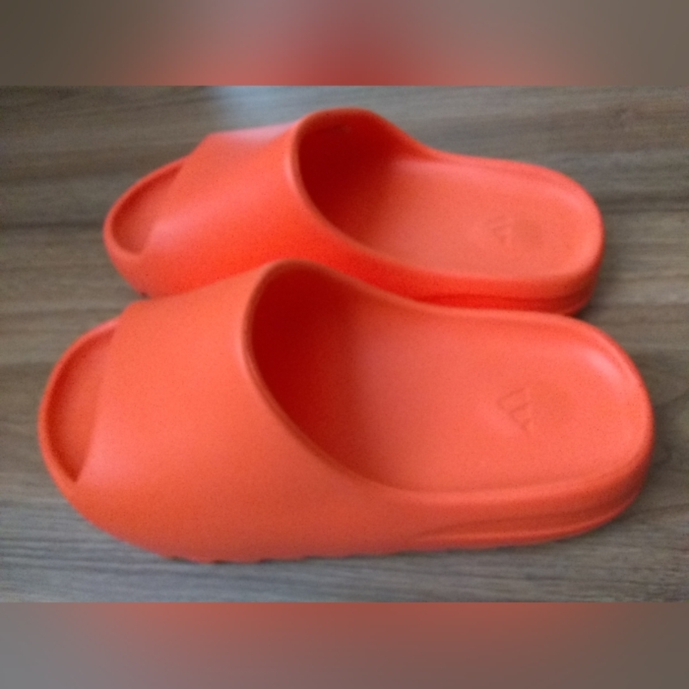 💕Yezy Adidas Slides - Picture 4 of 6